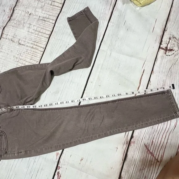 FREE PEOPLE women’s skinny ankle jeans in brown mid rise size 25 euc - Picture 3 of 16